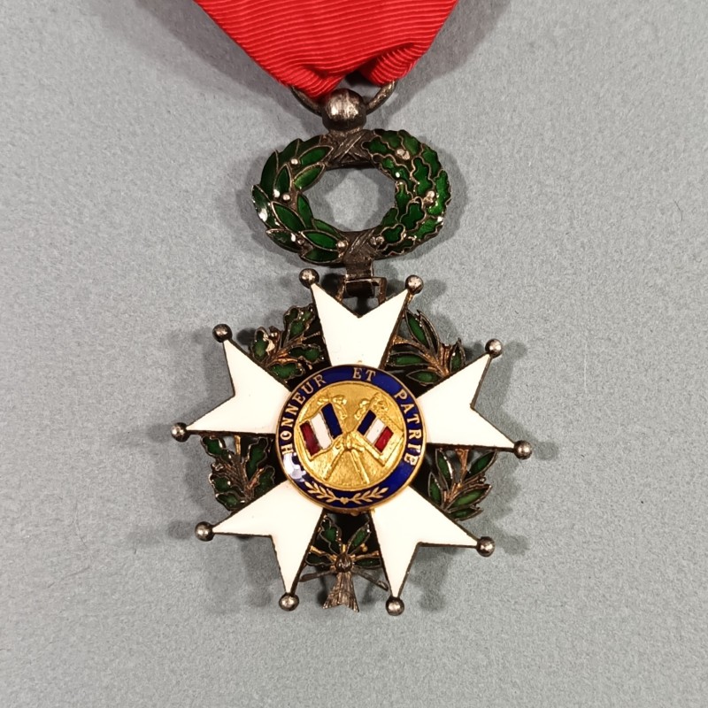 FRANCE MEDAILLE DE CHEVALIER DE L'ORDRE DE LA LEGION D'HONNEUR 4 ème REPUBLIQUE EN ARGENT EN COFFRET
